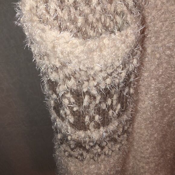 Between me & you S Oversized Chenille Knit Eyelash Long One Button Sweater - Picture 7 of 12